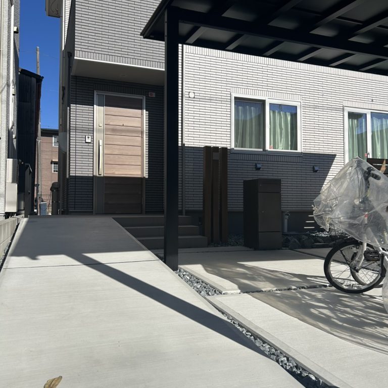 スロープ施工　施工事例　外構工事　アプローチ　宅配ボックス　土間コンクリート施工　砕石敷き