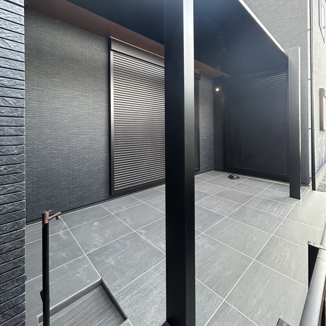 インナーバルコニー　タイル施工　立水栓　施工事例　エクステリア工事　目隠しフェンス　外構工事