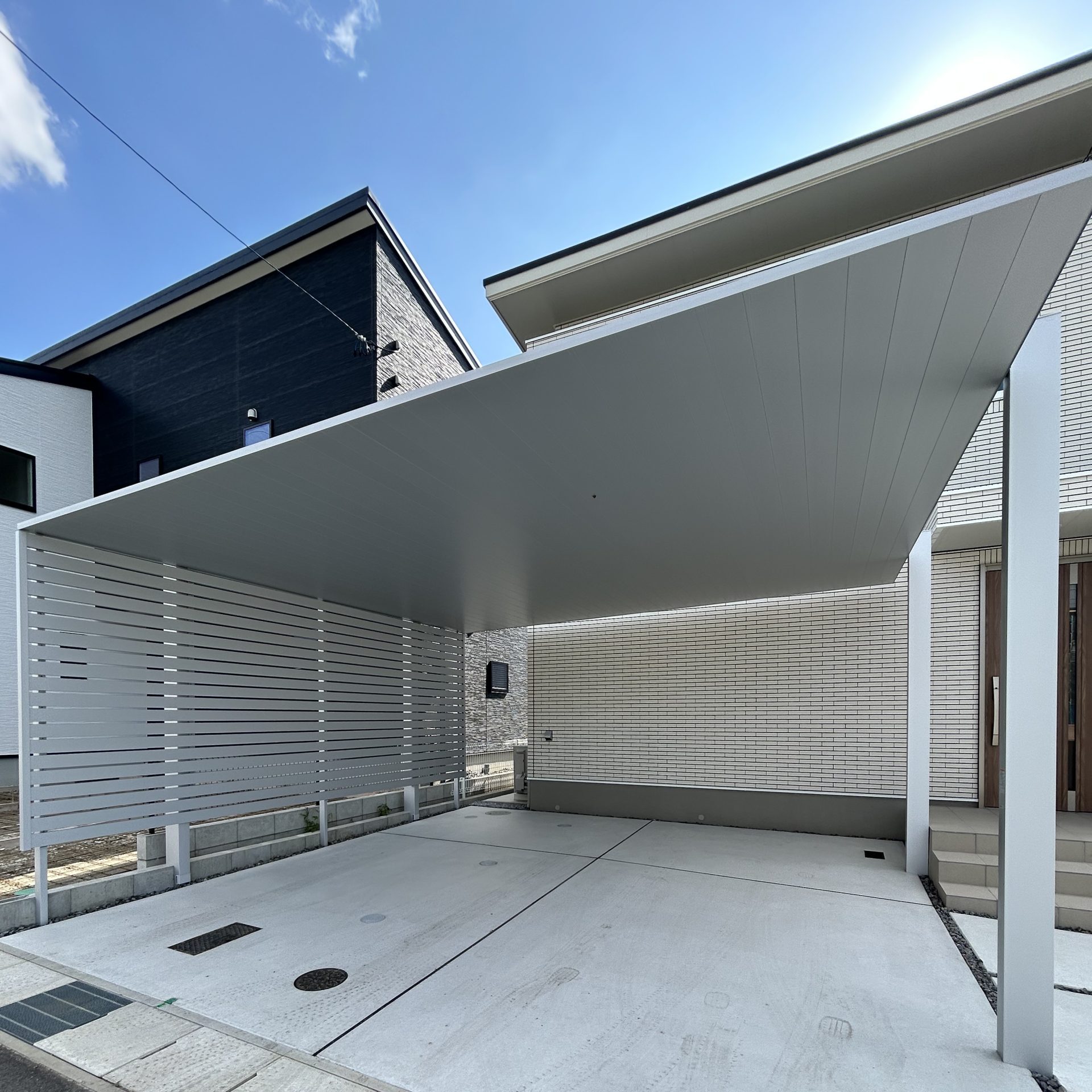 施工事例　外構工事　エクステリア工事　目隠しフェンス　駐車場　カーポート　